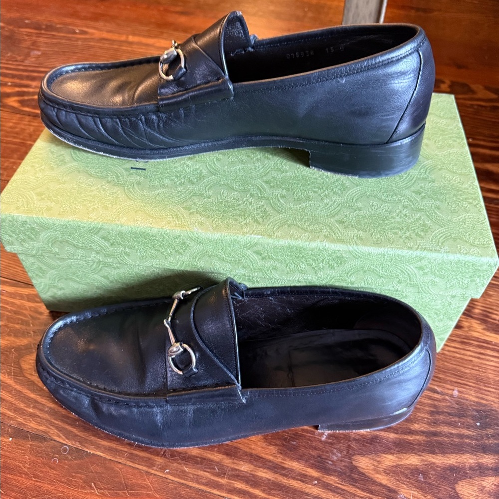 Gucci 1955 Black Leather Horsebit Loafers with Sleek Design - Picture 7 of 11
